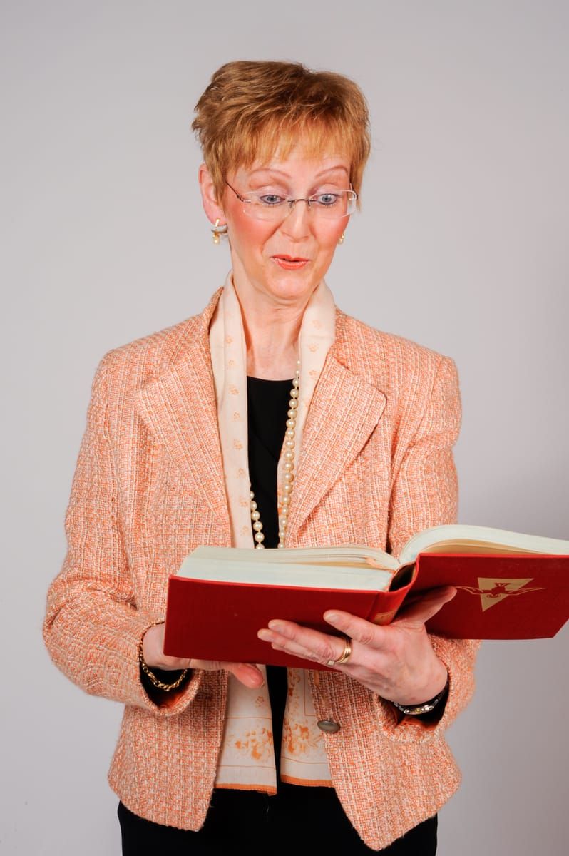 Renée Faber als Athene Henk in „Zum Henker mit den Henks!“ (2016)