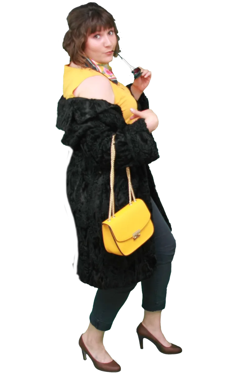 Lisa Uhlig als Brooke Ashton oder Vicki in „Der nackte Wahnsinn“ (2019)