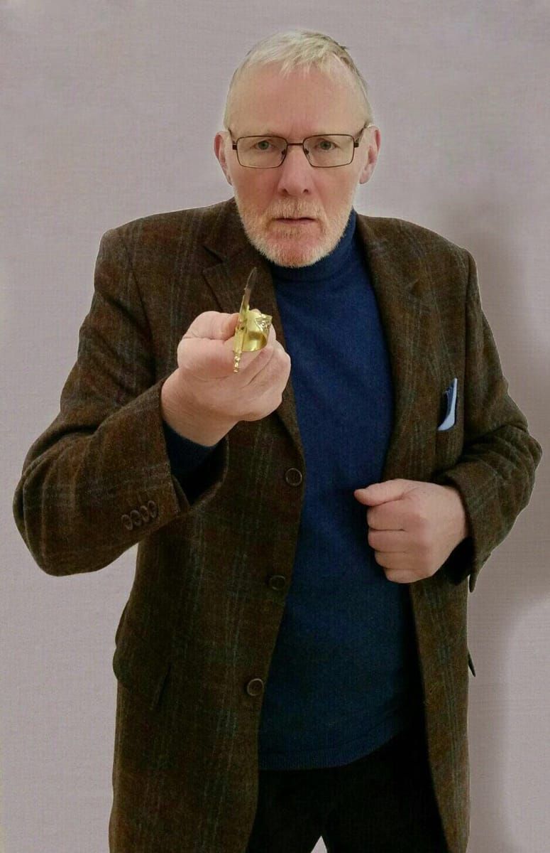 Joachim Fecht als Dr. Augustus Henk in „Zum Henker mit den Henks!“ (2016)