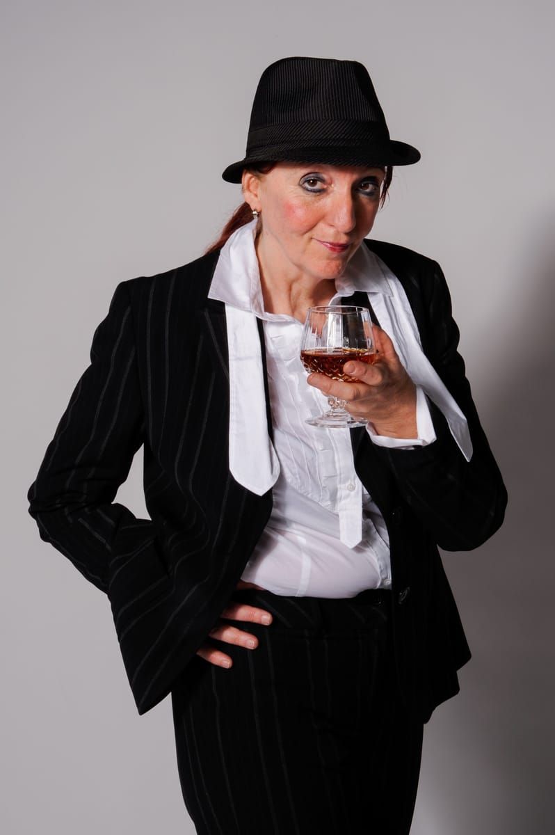 Iris Cygan als Henrietta Henk in „Zum Henker mit den Henks!“ (2016)