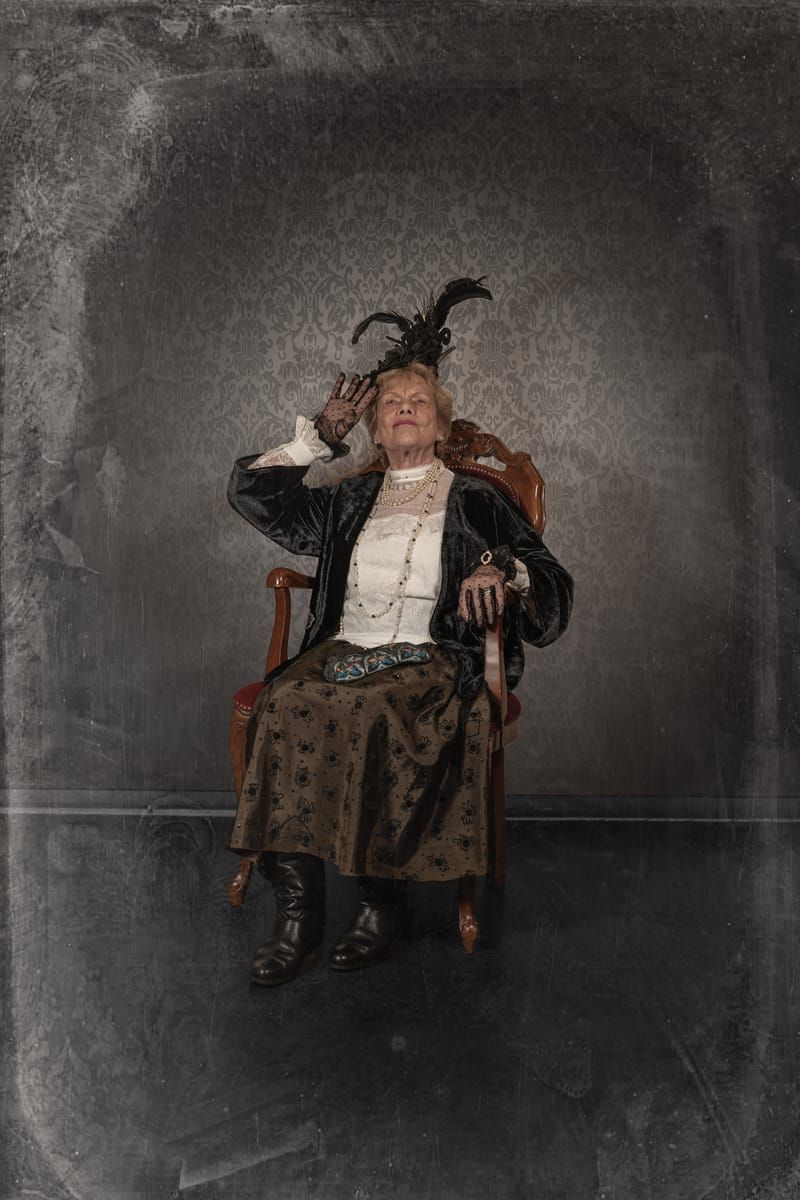 Helga Tauscher als Lady Bracknell in „Bunbury“ (2023)
