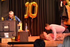(22) rgv-buehnenreif-bunter-abend Petra