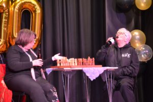 (57) rgv-buehnenreif-bunter-abend Petra